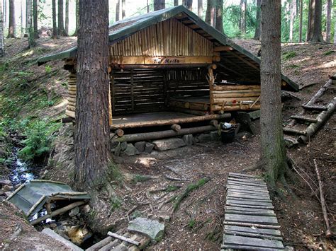 #bushcraftcampingtips | Bushcraft shelter, Survival shelter, Bushcraft ...