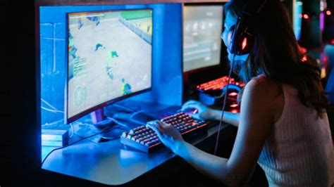 10 Best Curved Gaming Monitors in 2024 - HomeToys