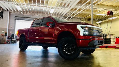 2022 Ford F-150 Lightning Gets Lifted on 35-inch Tires - TrendRadars