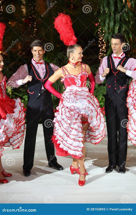 Male and Female Dancers of Cabaret Moulin Rouge Editorial Stock Photo ...