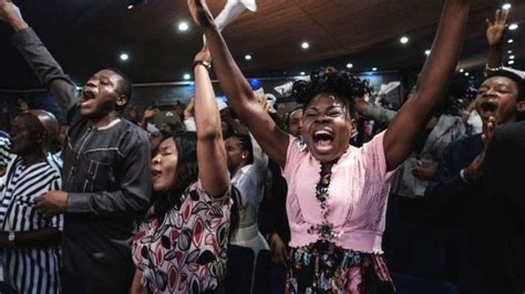 US elections: The African evangelicals praying for Trump to win - BBC News