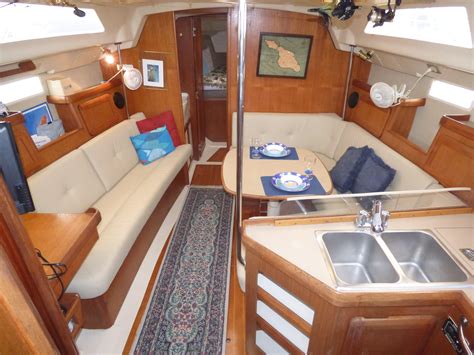 33' Hunter 33.5 1991 | Seacoast Yachts | Sailboat interior, Yacht ...