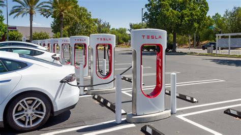 Tesla to share its charging network🔌