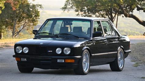 Here's Why The E28 BMW M5 Is A Legend