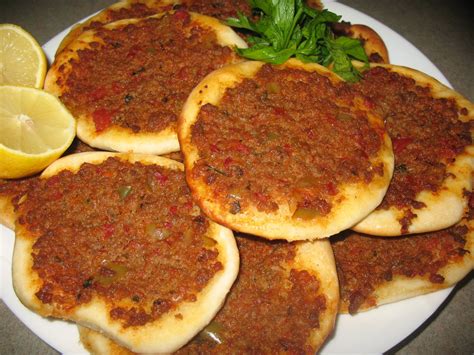 Yemek Tarifleri - Türk Yemek Tarifleri: Lahmacun