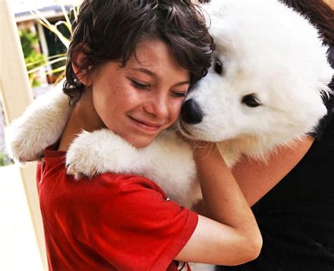 40 Heart Touching Animals and Humans Hug Pictures