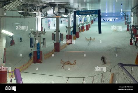 Indoor snow arena in milton keynes hi-res stock photography and images ...