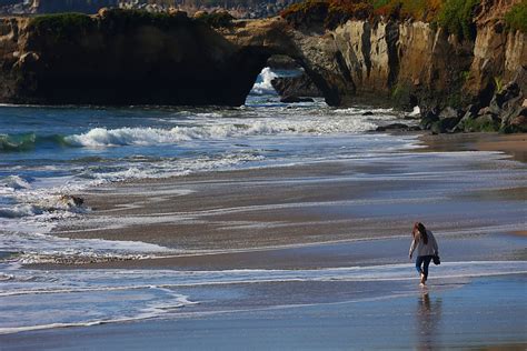 Photo | Beachcomber enjoys walk near Lighthouse Point – Santa Cruz Sentinel