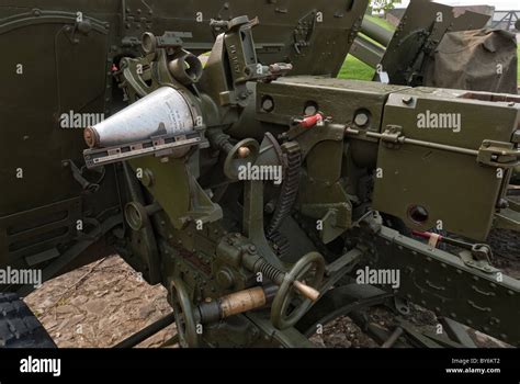 artillery gun ww2 with range scale Stock Photo - Alamy