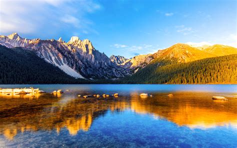 When Winter Met Fall ️ ️🍁 Gopu Ditch in the Tibet Tupugou Jungle Lake ...