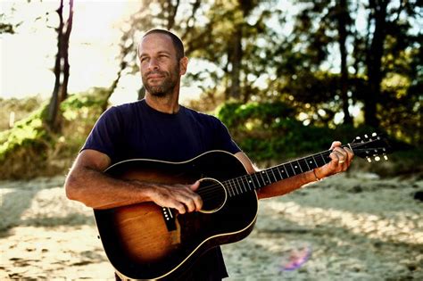 I Spy Jack Johnson Playing a Gibson J-45! | Guitar Gear