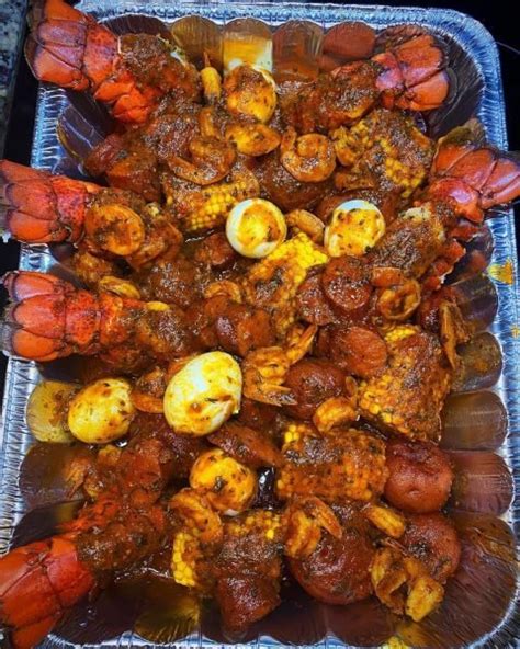 Crab Boil Platter with extra corn | worldofcooking.net