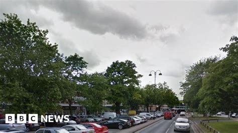 Crawley stabbing: Man critical after town centre attack - BBC News