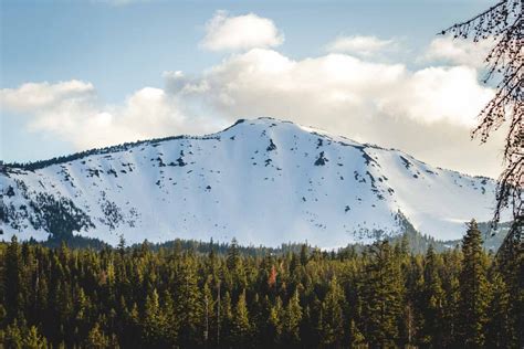 13 Ski Areas & Ski Resorts in Oregon For Winter Fun