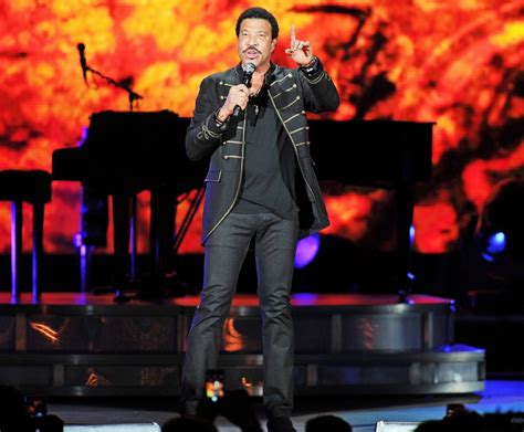 Lionel Richie Picture 61 - Lionel Richie Performing Live in Concert