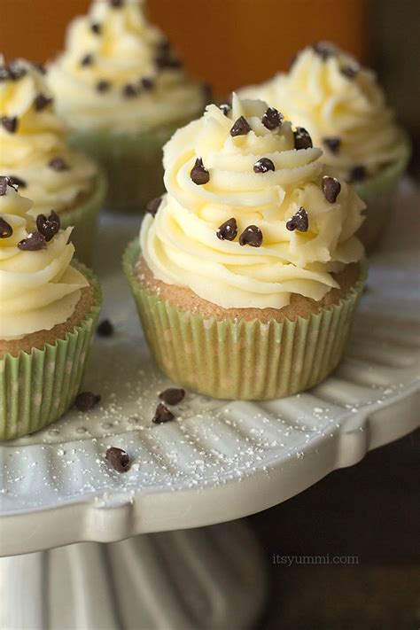 Cannoli Cupcakes from Simply Beautiful Homemade Cakes | Its Yummi