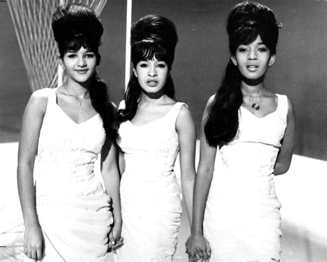 30 Fascinating Vintage Photographs of The Ronettes in the 1960s ...