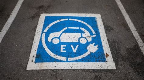 Electric vehicle battery plant coming to Windsor-Essex in Ontario ...