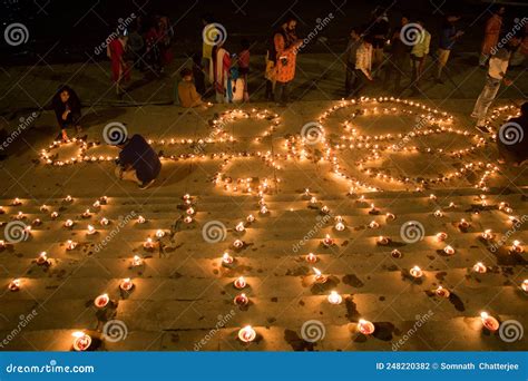 Dev Diwali Decorating at Varanasi Ganga Ghat Editorial Photography ...