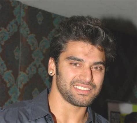 Nikitin Dheer (Actor) Height, Age, Wife, Children, Family, Biography & More » StarsUnfolded