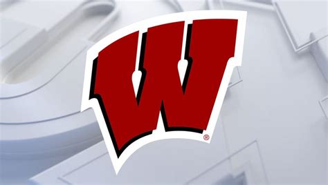 Wisconsin hires ex-Badgers center Al Johnson as RBs coach | FOX6 Milwaukee