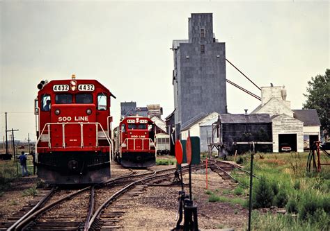 SOO, Wishek, North Dakota, 1980 Soo Line Railroad locomotives at Wishek ...