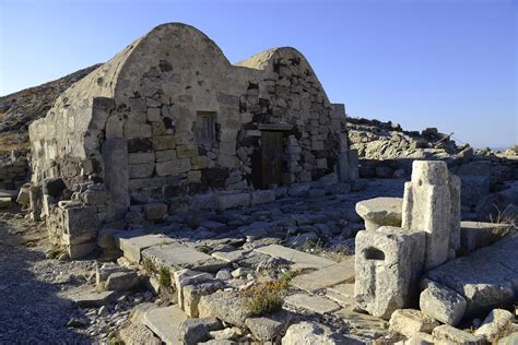 Ancient Thera - Entrance | Santorini's Villages | Pictures | Greece in Global-Geography