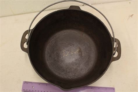 Vintage #8 Cast Iron Cooking Pot (Made in USA)