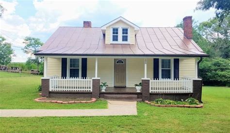 Under $100k Sunday c.1932 Farmhouse For Sale on 1.74 Acres in ...