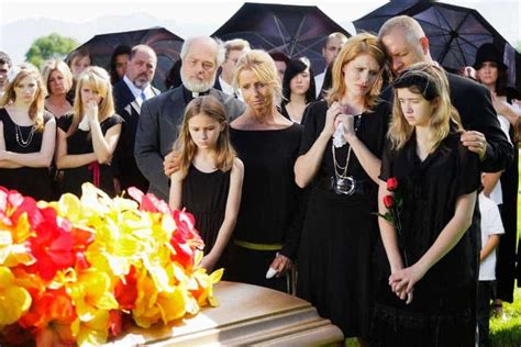 Simple Dos and Don'ts of What to Wear to A Summer Funeral