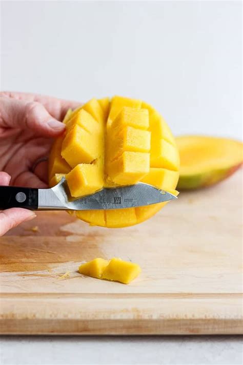 How to Cut Mango {Step-by-Step Tutorial} | FeelGoodFoodie