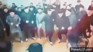 Judíos bailando la cumbia del marcianito [VINE] on Make a GIF