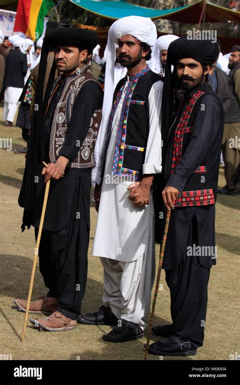 Quetta, Pakistan. 02nd Mar, 2018. People wear traditional Balochi Dress ...