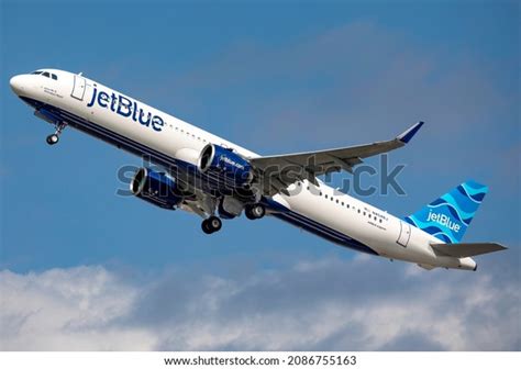 10,059 Airbus A321 Stock Photos, Images & Photography | Shutterstock