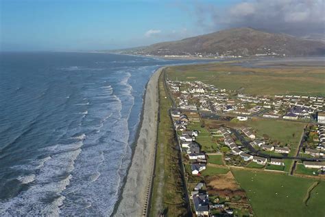 UK Disappearing Village Told It's Beyond Saving - News - LADbible