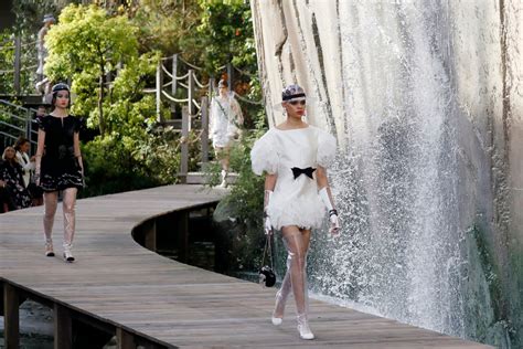 Thai princess and Asian celebs at Chanel show at Paris Fashion Week ...