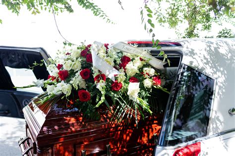 What Is Proper Etiquette for Cremation Ceremonies? - ChitChatMom