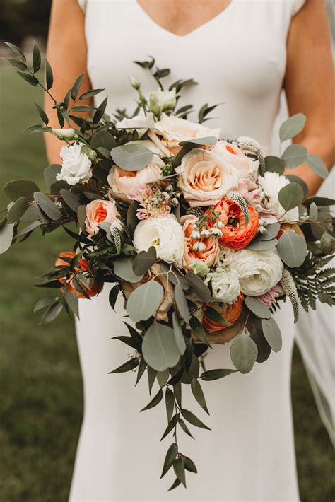 16 Wedding Bouquets That Are Perfect for Fall | Fall wedding flowers, October wedding flowers ...