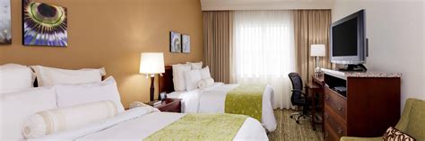 Midway Hotel Rooms & Suites | Chicago Marriott Midway