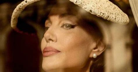 Angelina Jolie Becomes Maria Callas In the First Images for Pablo ...