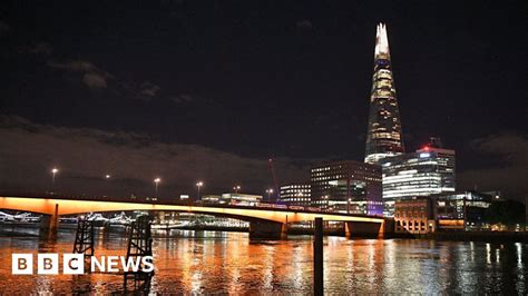 Chaos and killings: 10 minutes at London Bridge - BBC News