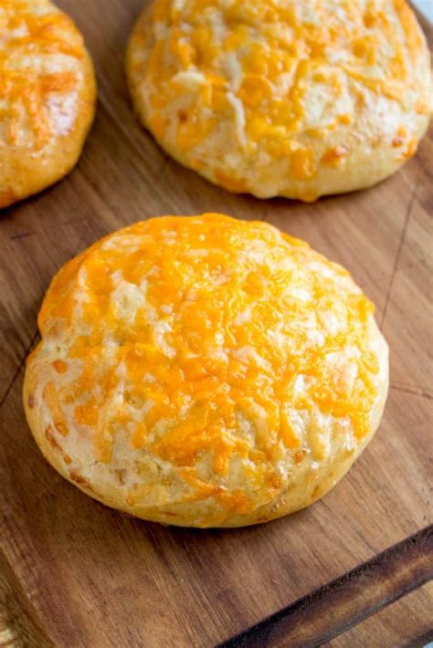 Easy Cheddar Cheese Buns