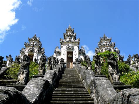 Pura-Lempuyang-in-Bali