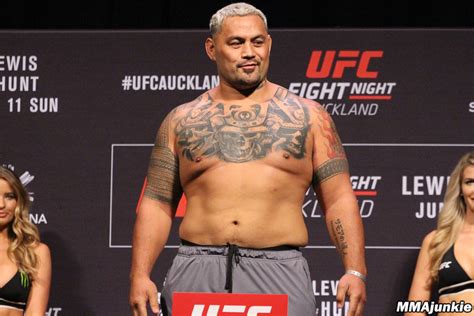 mark-hunt-ufc-fight-night-110-official-weigh-ins | MMA Junkie