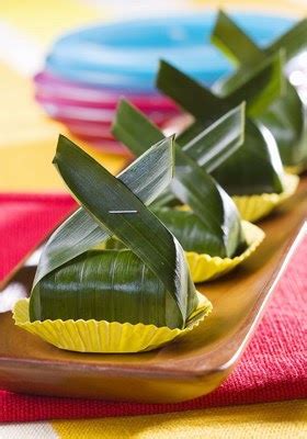 indonesian food recipes: Lemper Ayam (Chicken wrapped in sticky rice)