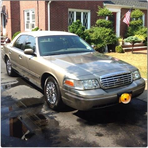 Buy used 2001 Ford Crown Victoria LX 32530 miles in Franklin Square, New York, United States ...