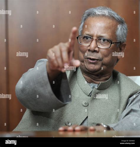 Professor muhammad yunus nobel prize hi-res stock photography and ...