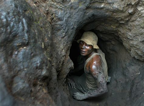 Gli schiavi bambini del coltan in Congo | il manifesto