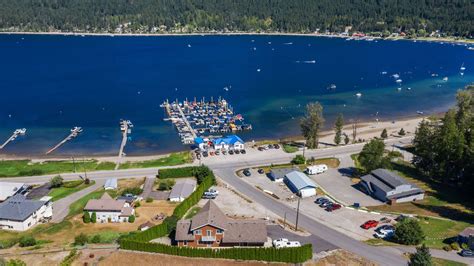 Bayside Marina, Restaurant and Two Homes - Blind Bay, BC | LandQuest® Realty