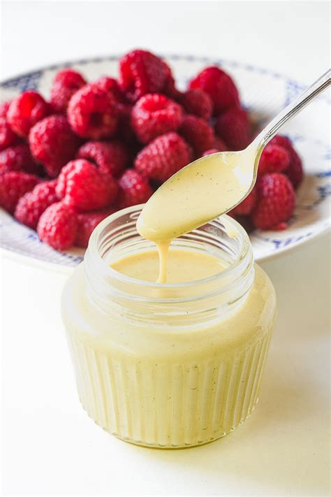 Creme Anglaise (easy custard sauce) – Decoration